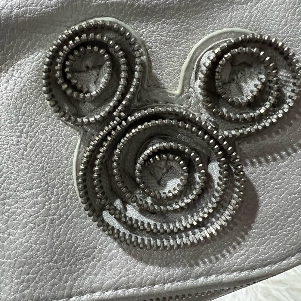 Disney silver purse Mickey Minnie super cute! - Picture 3 of 8